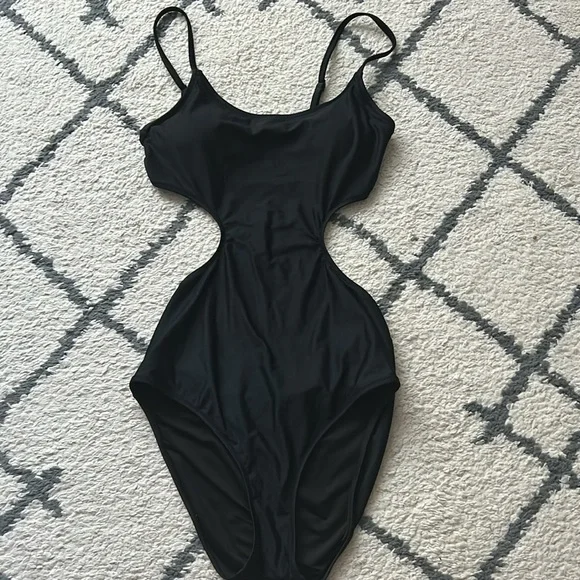 Aerie side scoop one piece swim - Picture 2 of 5